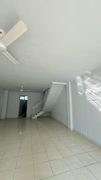 DiSewakan Ruko 3 Lantai di Movie Boulevard Jababeka Cikarang